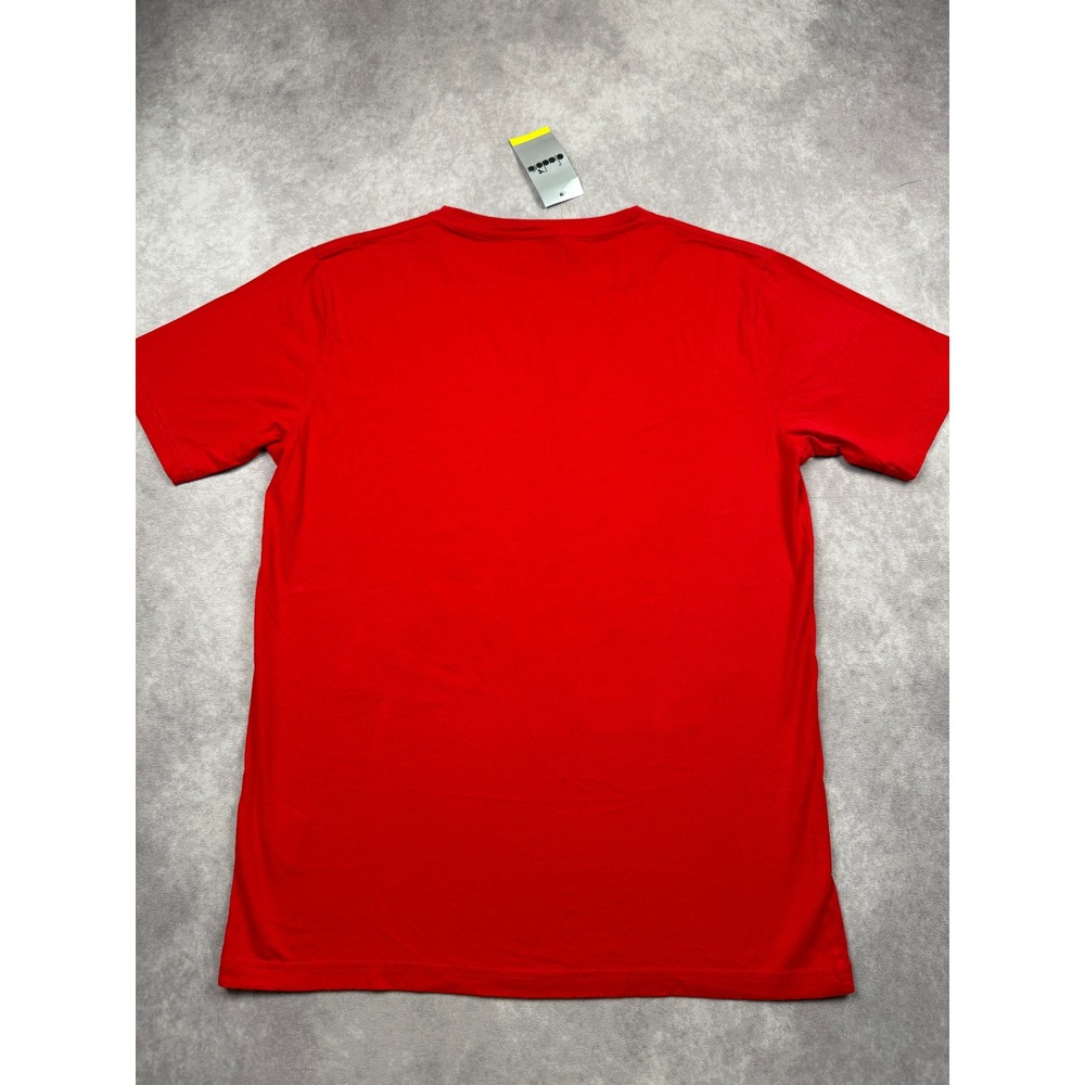 NWT Diadora 1948 Men L Legends Never End Sneaker Graphic T-Shirt Red Portugal - Picture 2 of 11